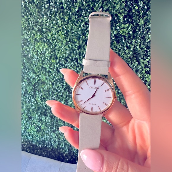 Citizen Watch w/ Taupe Leather Strap - Picture 4 of 5